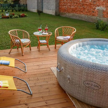 Guest House Studio Apartman Marina - With Jacuzzi, Free Parking, Pet Friendly カルロヴァッツ エクステリア 写真