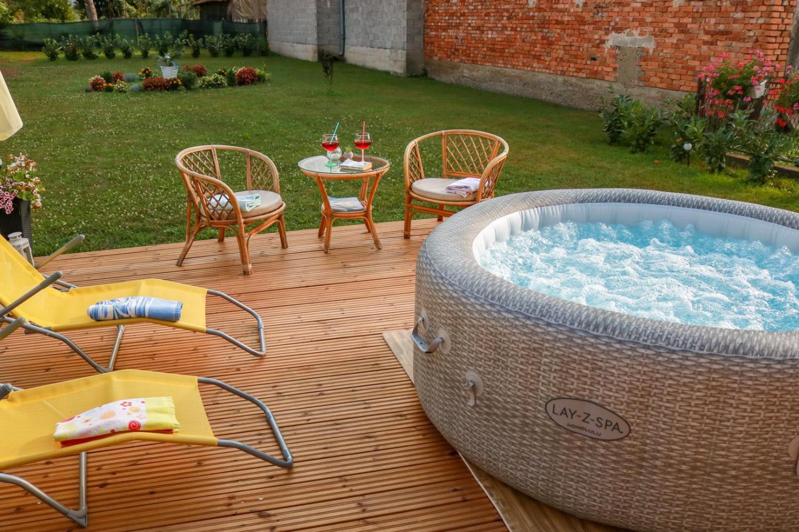 Guest House Studio Apartman Marina - With Jacuzzi, Free Parking, Pet Friendly カルロヴァッツ エクステリア 写真