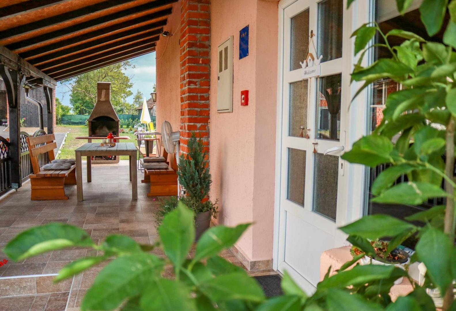 Guest House Studio Apartman Marina - With Jacuzzi, Free Parking, Pet Friendly カルロヴァッツ エクステリア 写真