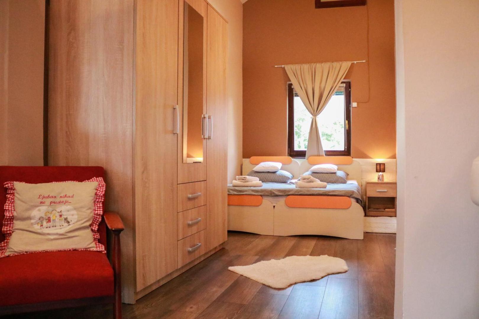 Guest House Studio Apartman Marina - With Jacuzzi, Free Parking, Pet Friendly カルロヴァッツ エクステリア 写真