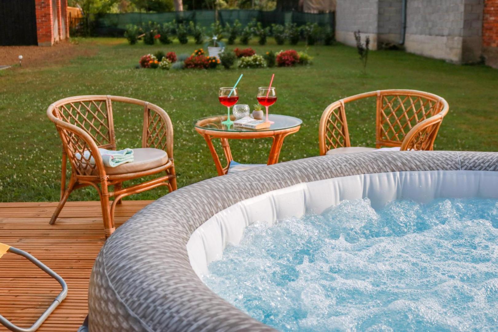 Guest House Studio Apartman Marina - With Jacuzzi, Free Parking, Pet Friendly カルロヴァッツ エクステリア 写真